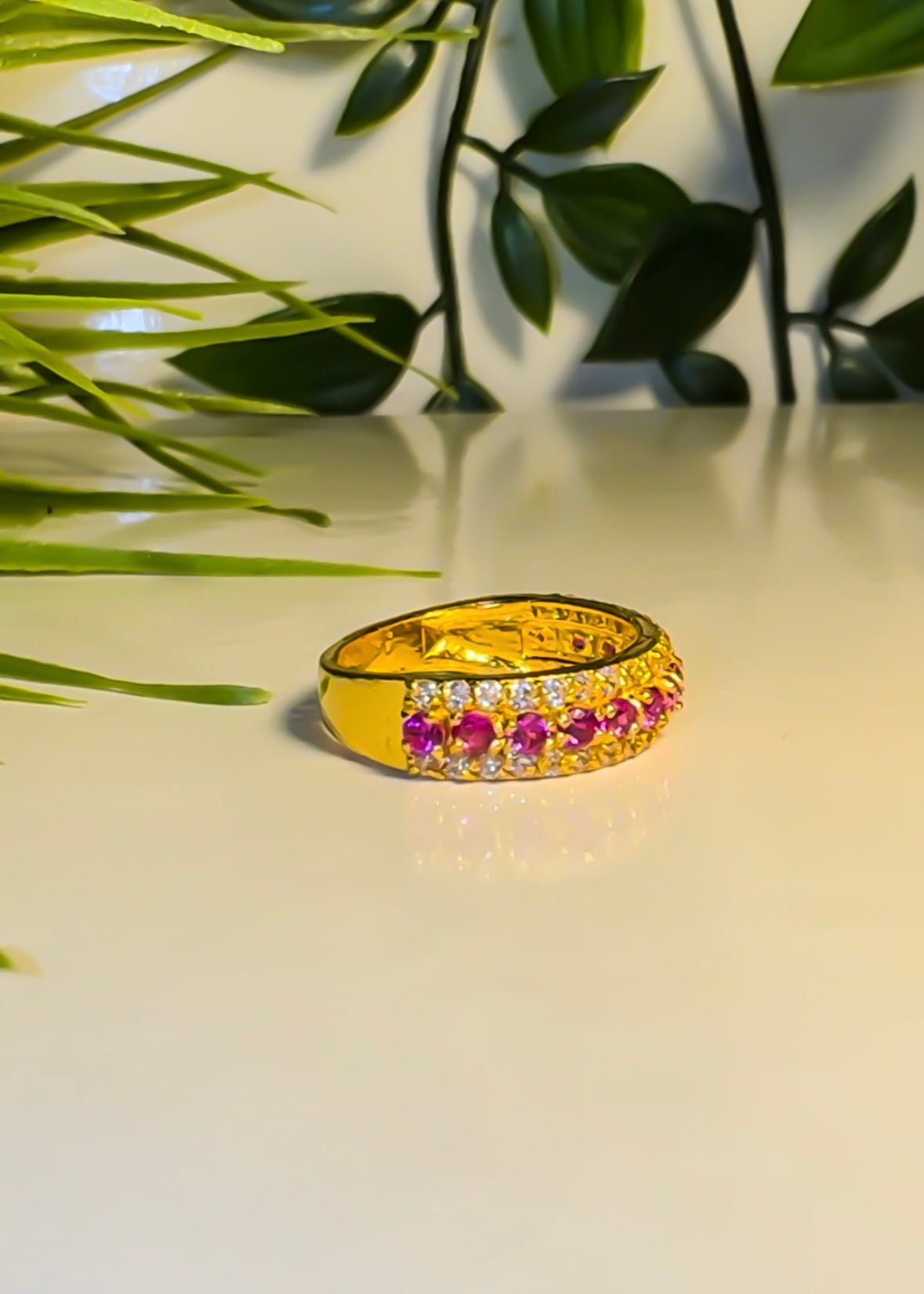 22ct Gold ‘Pari’ band ring